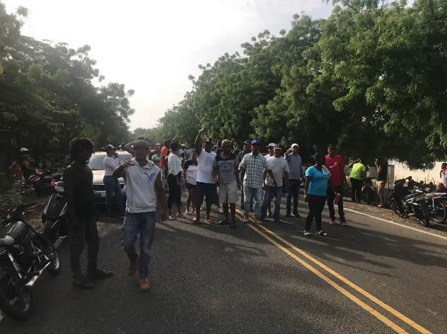 Ocupantes de terrenos en Manzanillo solicitan la intervención del presidente Abinader para que CDEEE lo entregue a la comunidad