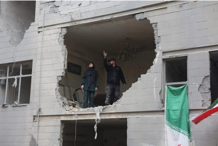 Edificio afectado por los bombardeos___