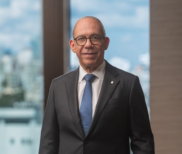 Sr. Pimentel, Banco Santa Cruz